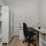 Red In With Two Bedrooms And Desk For Remote Work By Renters アパート