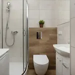 Red In With Two Bedrooms And Desk For Remote Work By Renters *