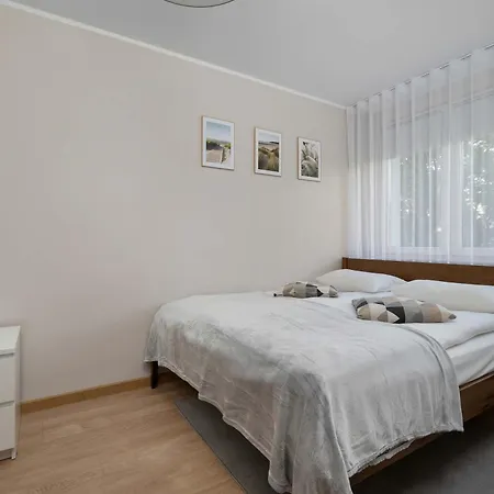 דירה Red In With Two Bedrooms And Desk For Remote Work By Renters ורוצלב