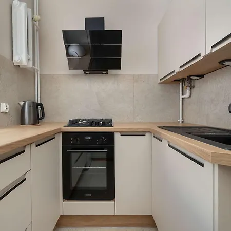 דירה Red In With Two Bedrooms And Desk For Remote Work By Renters ורוצלב