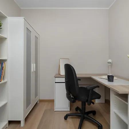 Red In Wroclaw With Two Bedrooms And Desk For Remote Work By Renters Appartement