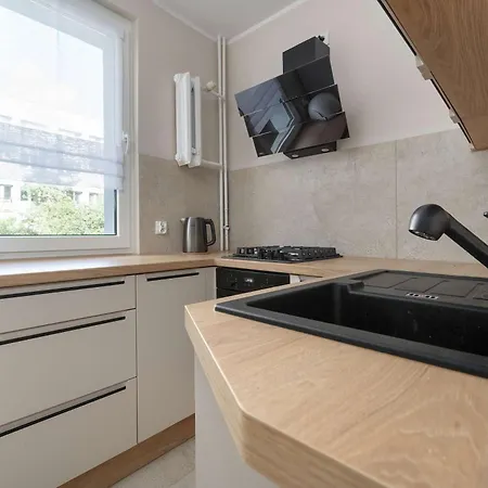 Red In Wroclaw With Two Bedrooms And Desk For Remote Work By Renters Wrocław