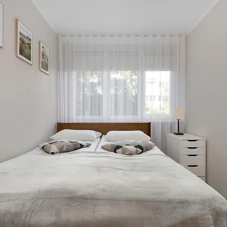 Red In Wroclaw With Two Bedrooms And Desk For Remote Work By Renters Appartement