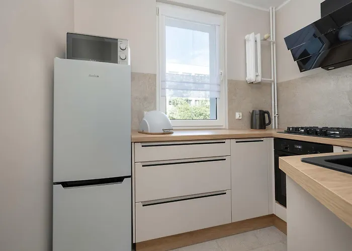 Appartement Red In With Two Bedrooms And Desk For Remote Work By Renters Wrocław