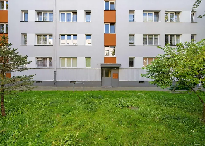 Red In Wroclaw With Two Bedrooms And Desk For Remote Work By Renters Vratislav