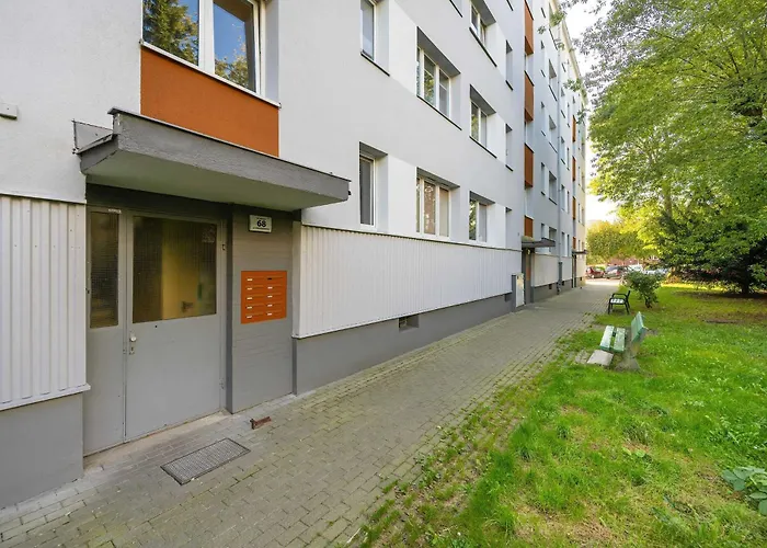 Apartmán Red In Wroclaw With Two Bedrooms And Desk For Remote Work By Renters